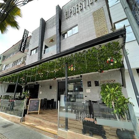 Hotel Prestige ميديلين المظهر الخارجي الصورة