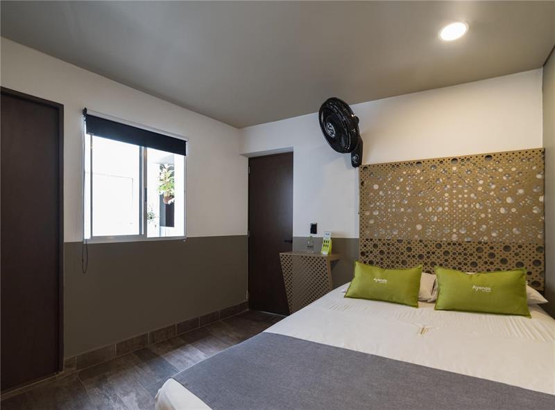 Hotel Prestige ميديلين المظهر الخارجي الصورة