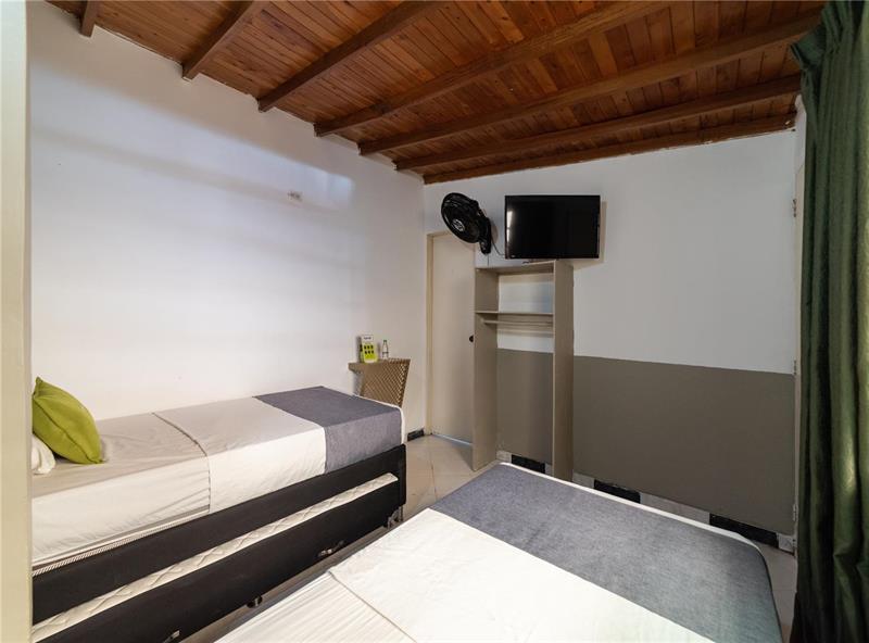 Hotel Prestige ميديلين المظهر الخارجي الصورة