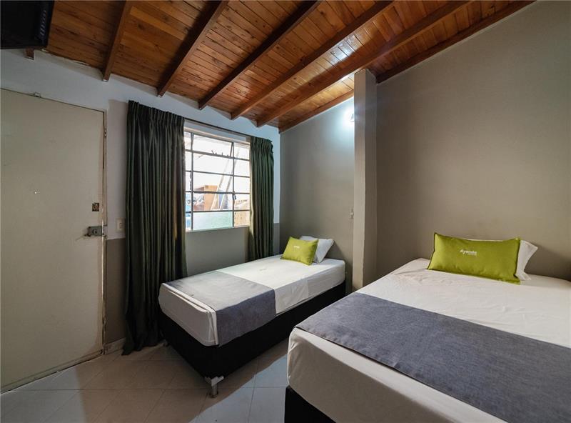 Hotel Prestige ميديلين المظهر الخارجي الصورة
