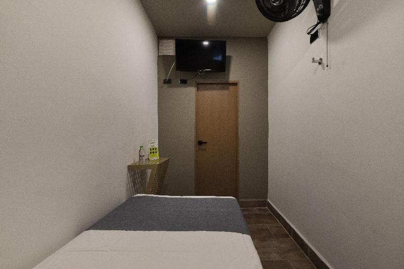 Hotel Prestige ميديلين المظهر الخارجي الصورة