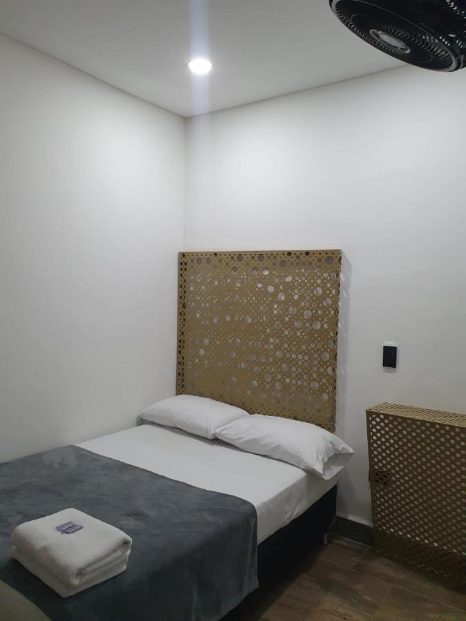 Hotel Prestige ميديلين المظهر الخارجي الصورة