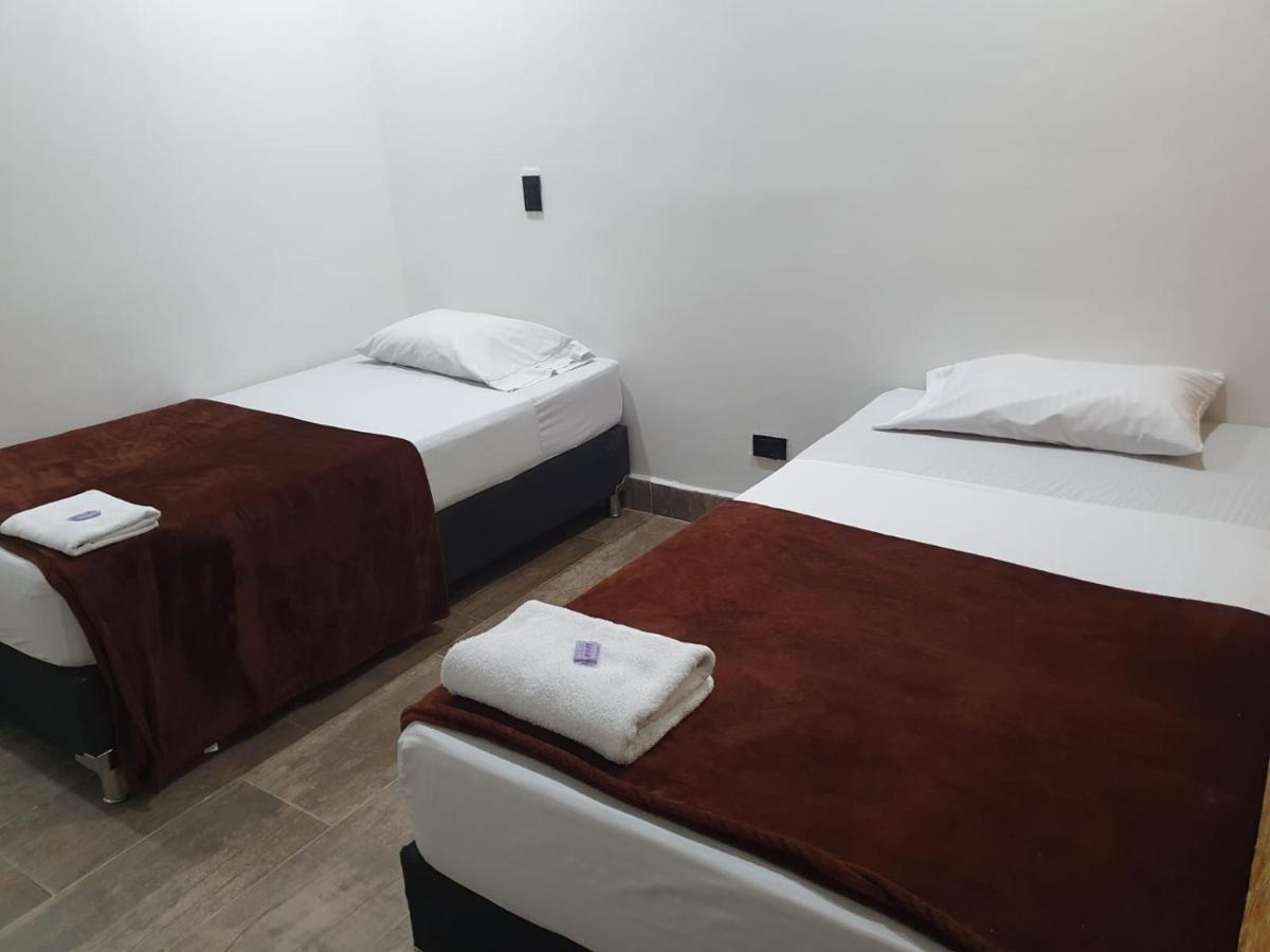 Hotel Prestige ميديلين المظهر الخارجي الصورة