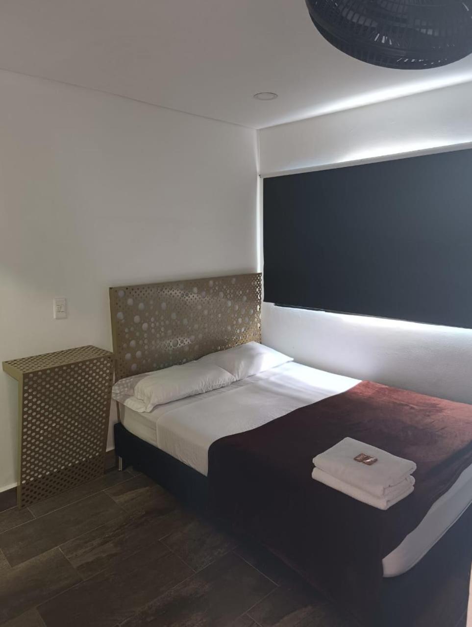 Hotel Prestige ميديلين المظهر الخارجي الصورة