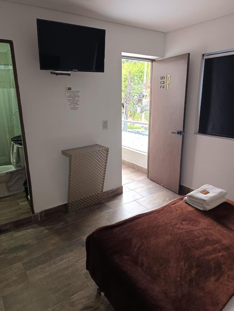 Hotel Prestige ميديلين المظهر الخارجي الصورة