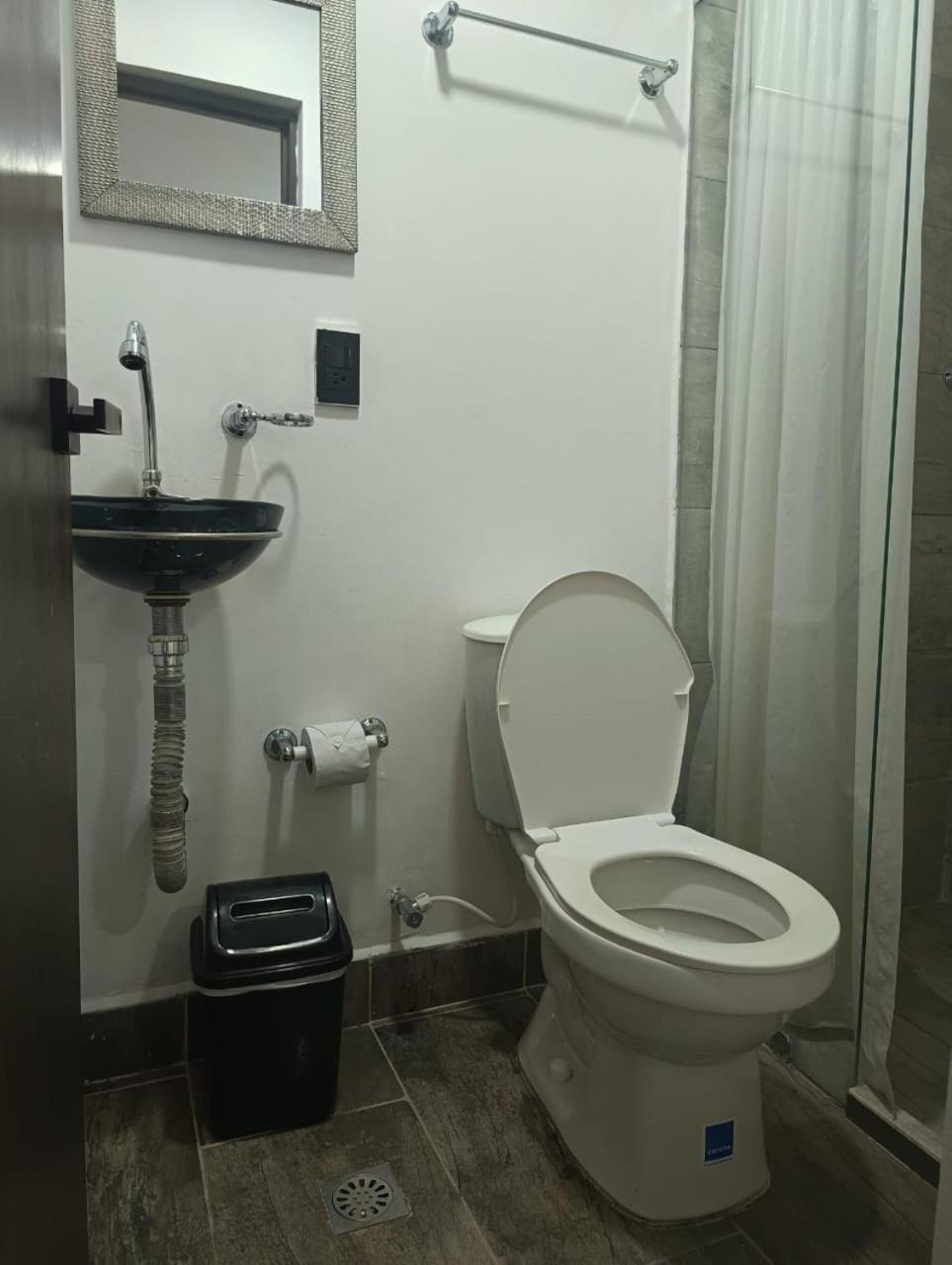Hotel Prestige ميديلين المظهر الخارجي الصورة