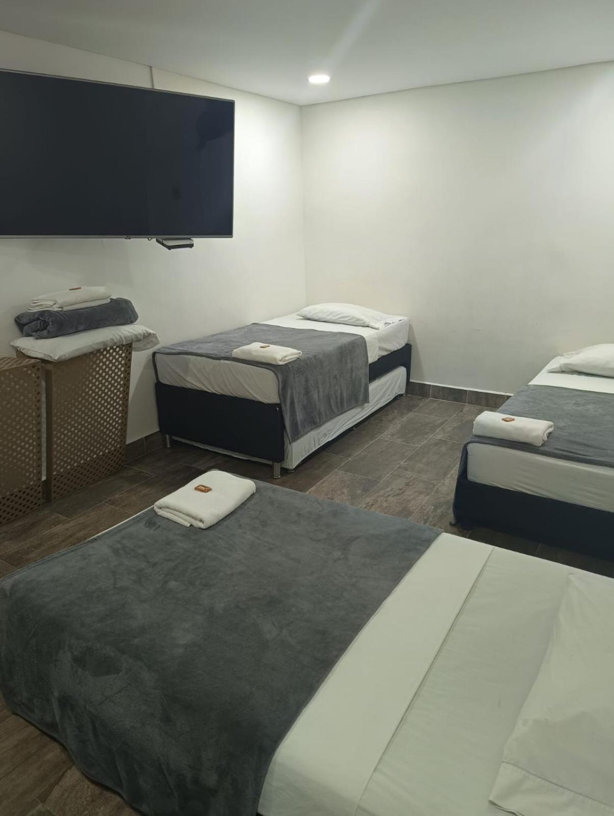 Hotel Prestige ميديلين المظهر الخارجي الصورة