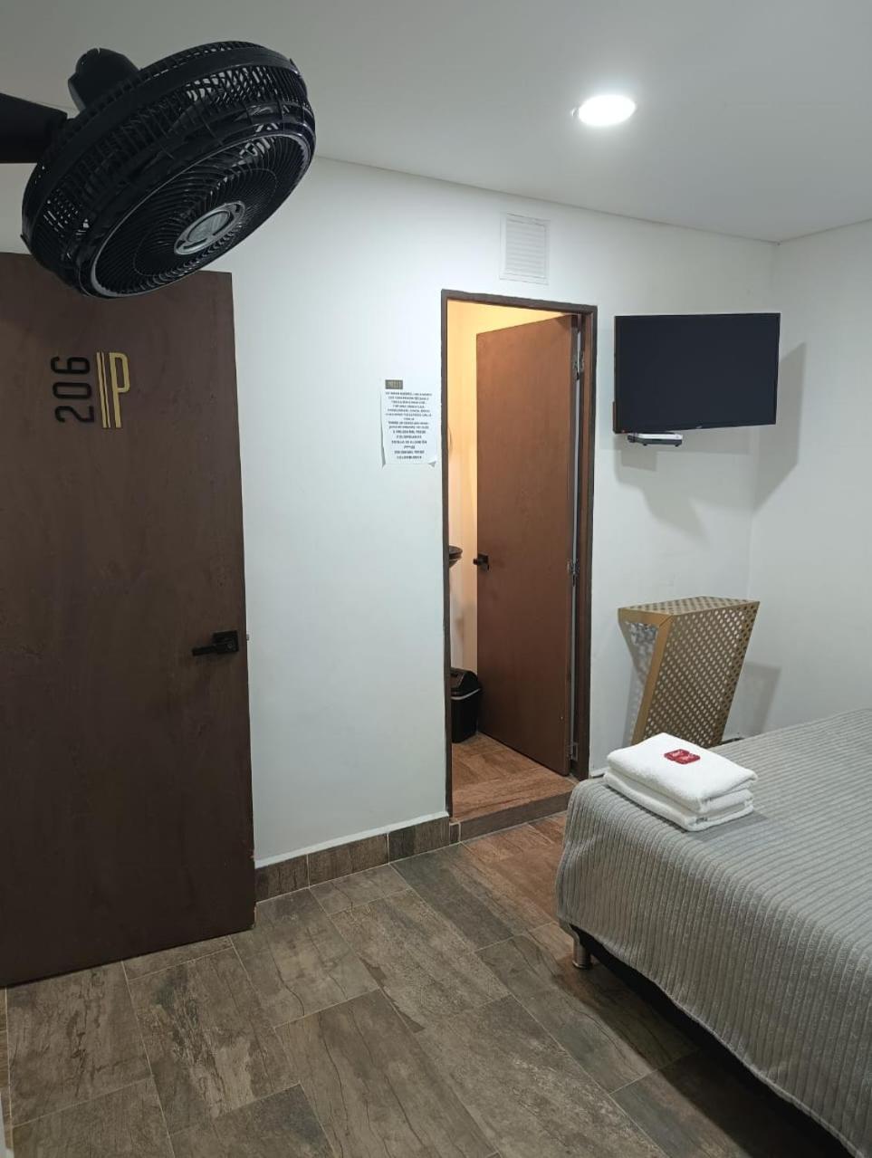 Hotel Prestige ميديلين المظهر الخارجي الصورة