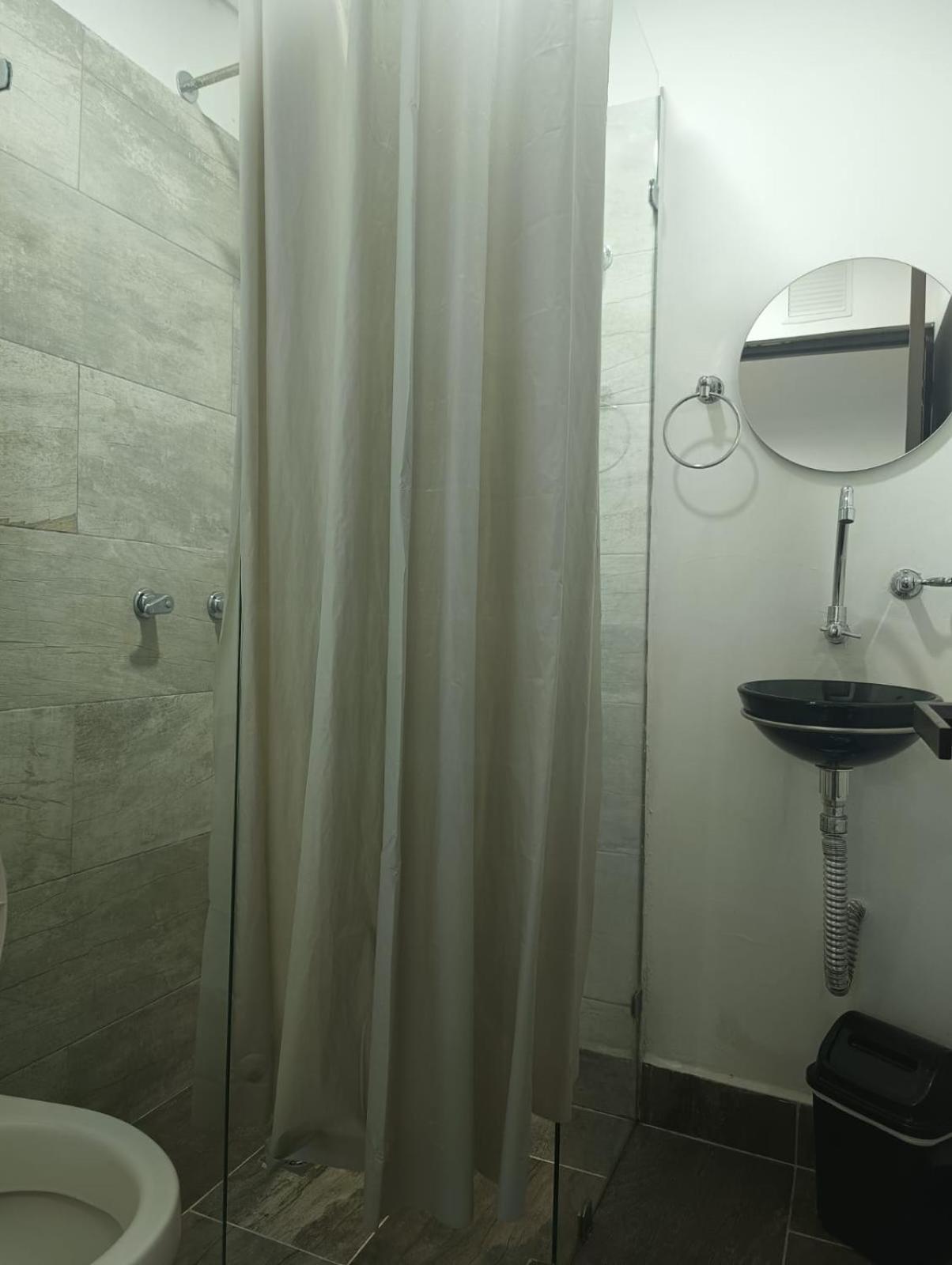 Hotel Prestige ميديلين المظهر الخارجي الصورة