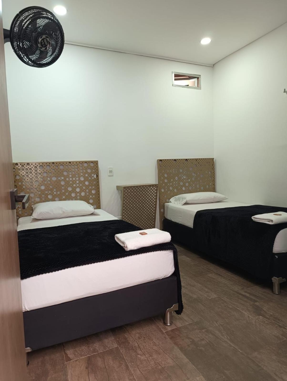 Hotel Prestige ميديلين المظهر الخارجي الصورة