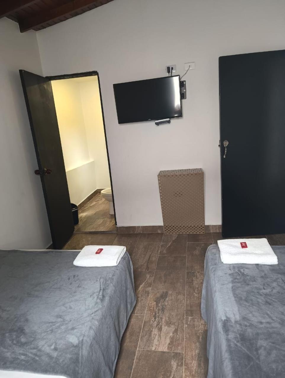Hotel Prestige ميديلين المظهر الخارجي الصورة