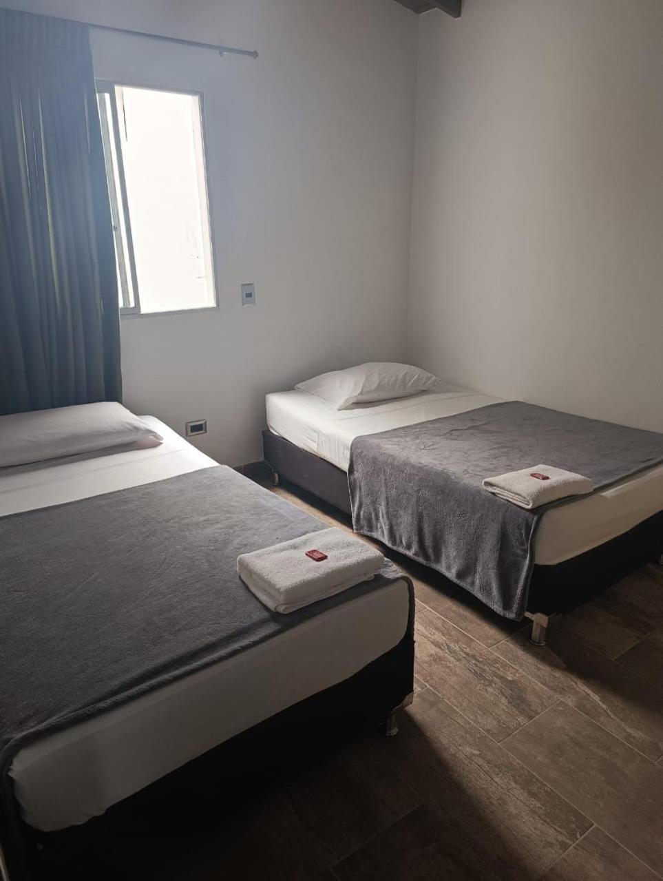 Hotel Prestige ميديلين المظهر الخارجي الصورة