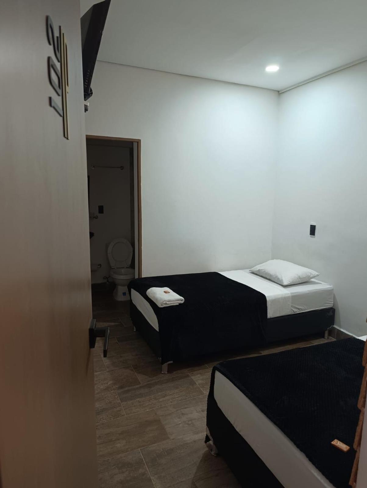 Hotel Prestige ميديلين المظهر الخارجي الصورة