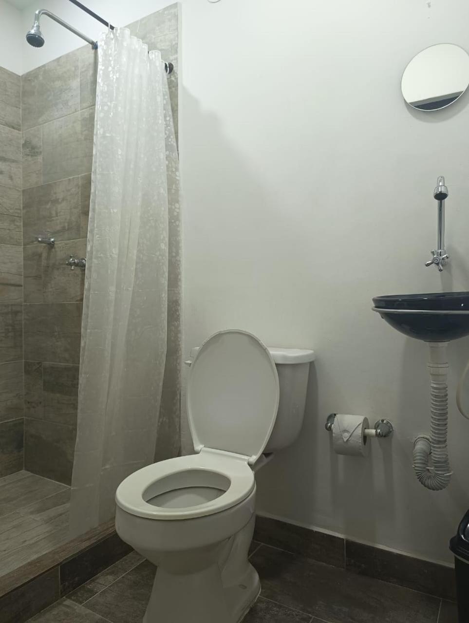 Hotel Prestige ميديلين المظهر الخارجي الصورة